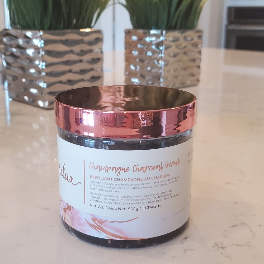 NEW Manna Kadar Champagne Charcoal Body Scrup